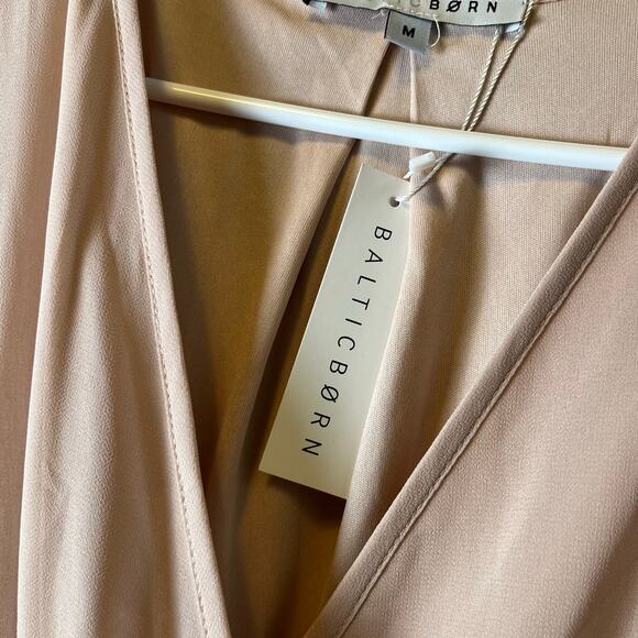 Baltic Born Lydia Maxi Dress Medium Pale Pink Faux Wrap Sheer Sleeves‎ New - Picture 3 of 8